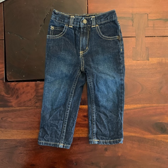 Carter’s 18m checkered fleece & dark-wash jeans - Picture 3 of 5